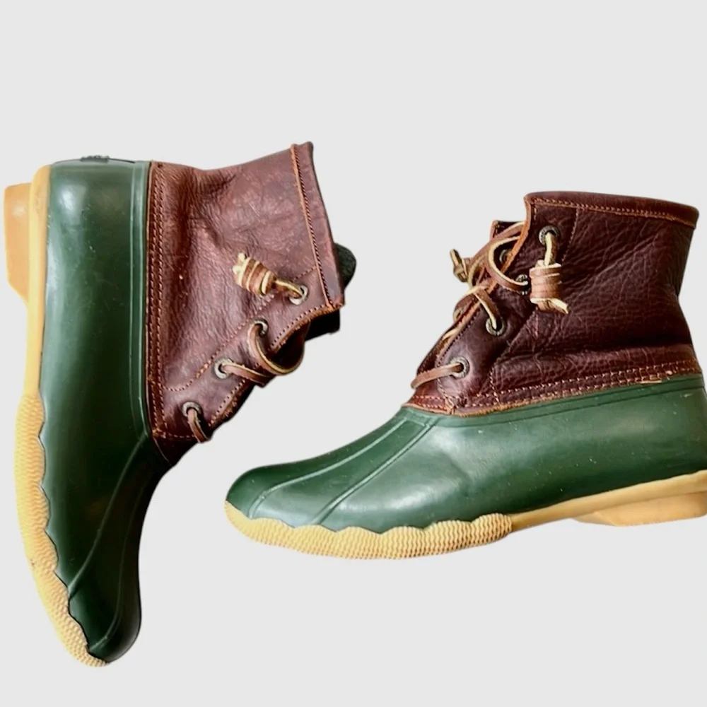 Sperry STS90998 Saltwater Waterproof Duck boots. Size 6